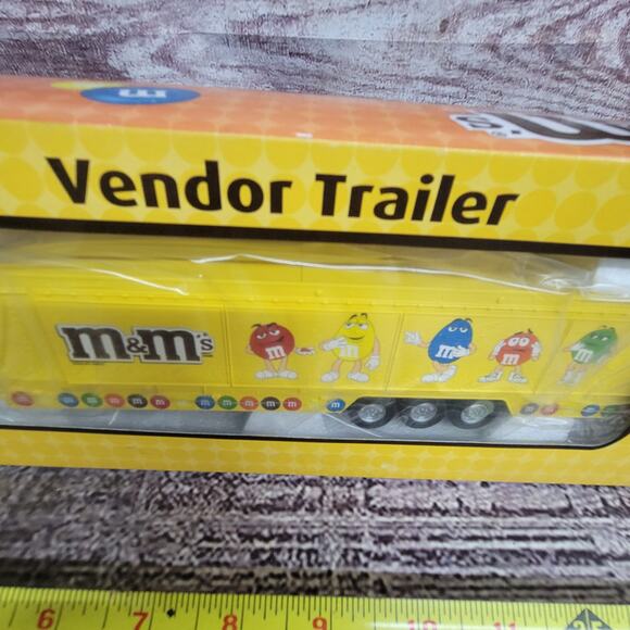2009 Mars INC O scale M&M vendors semi trailer sealed yellow - Picture 3 of 7